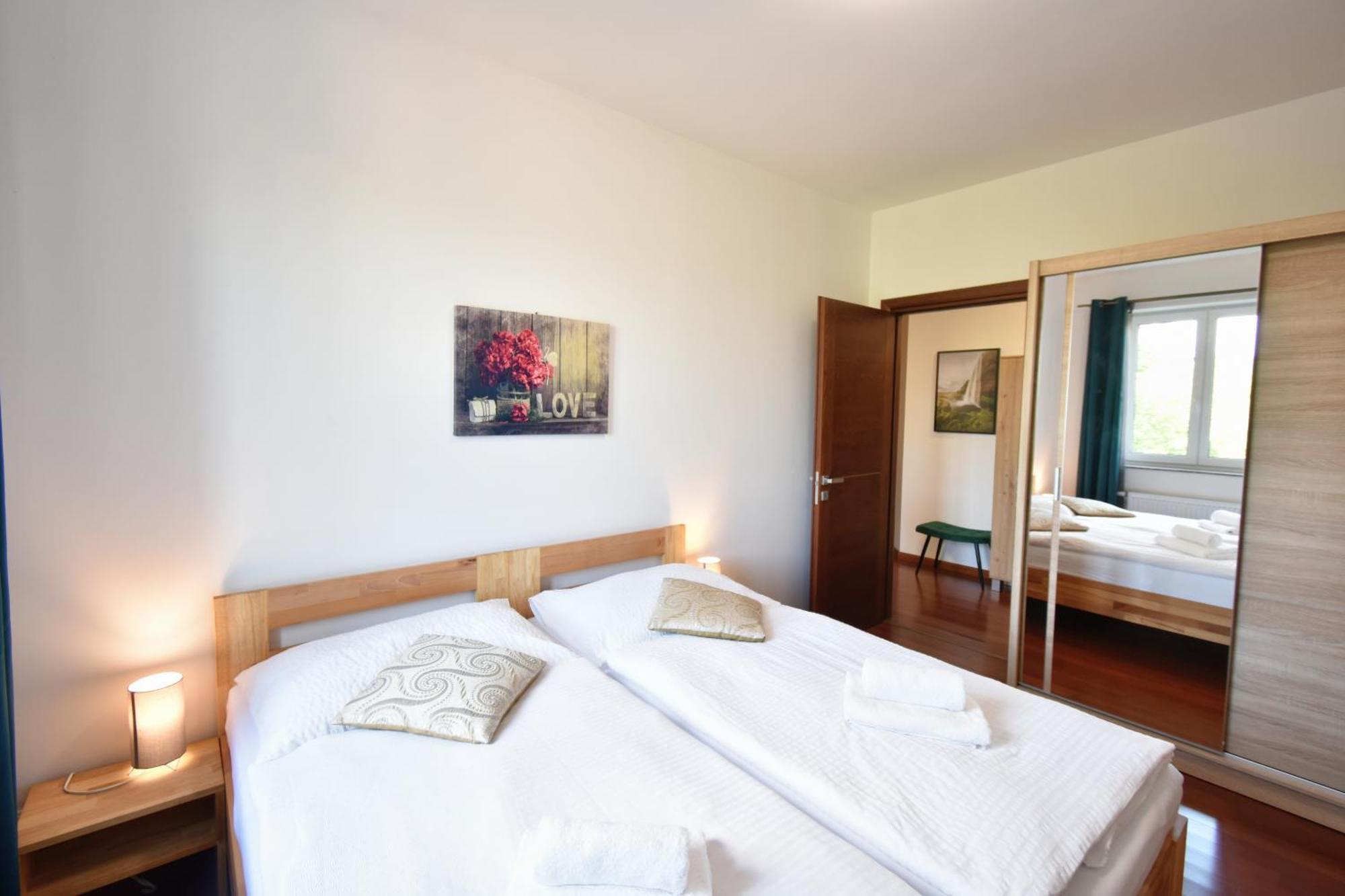 קרלובי וארי Rezidence Moser Family Apartments מראה חיצוני תמונה